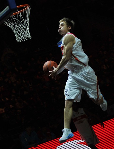 博主：广岛三箭主帅斯基伯目前并不存在去山东泰山的可能性（博主称：广岛三箭主帅斯基伯暂不可能执教山东泰山）