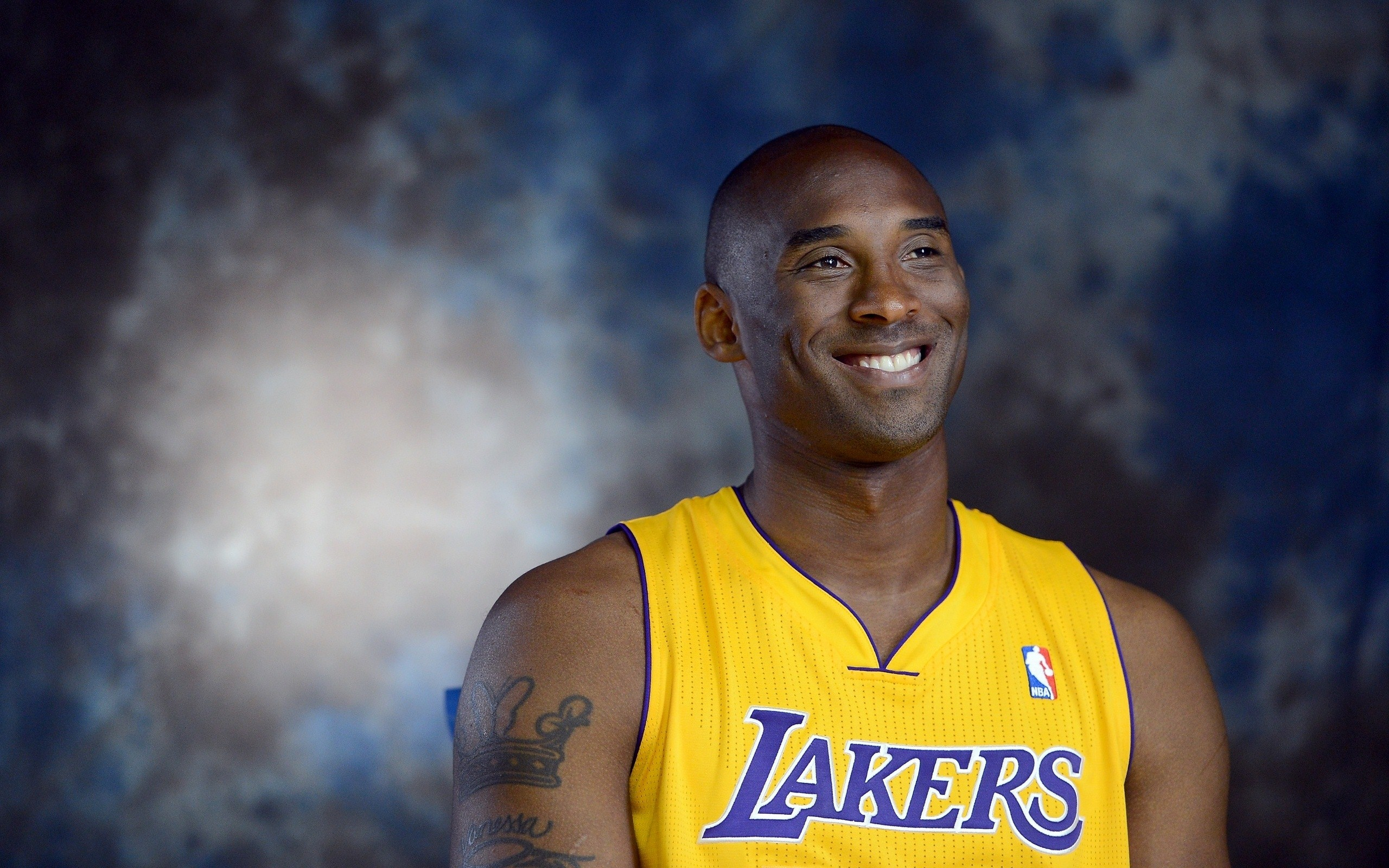 尼日利亚4-1大胜加蓬进入决赛，奥斯梅恩双响，埃朱克破门（尼日利亚4-1击败加蓬挺进决赛，奥斯梅恩梅开二度，埃朱克建功）