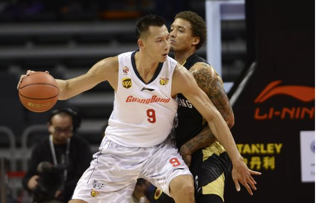 连续两赛季带不同球队欧战做客安菲尔德，阿隆索成历史第三人（阿隆索连续两季率不同球队在欧战客战安菲尔德，成历史第三人）