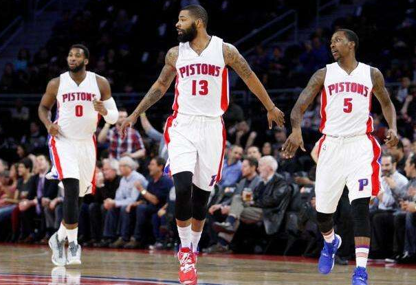 英超争议判罚：布莱顿进球犯不犯规？（英超引发争议：布莱顿这粒进球该判犯规吗？）